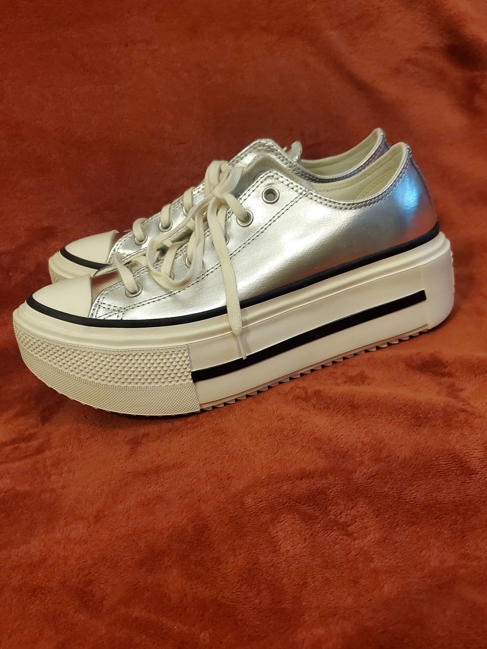 Converse Silver Metallic Platform Lace-Up Sneakers Size Womens 9.5